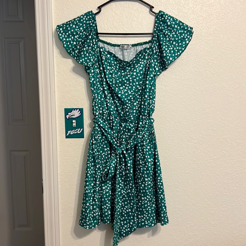 Short sleeve/off the shoulder floral romper.